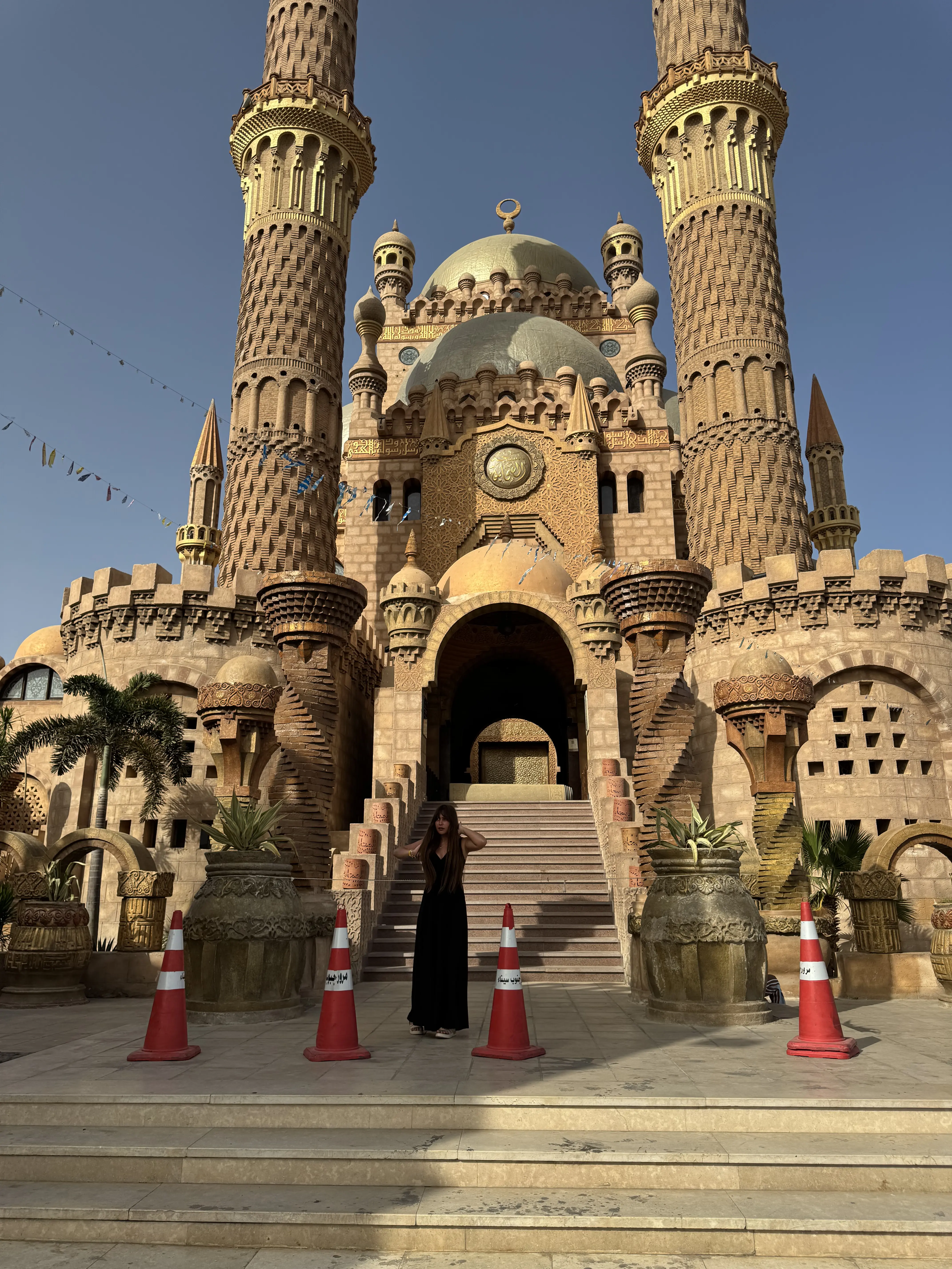 Şapka ve el çantası kombin