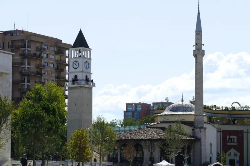 Arnavutluk Vizesiz Seyahat Rehberi – Tirana, Adriyatik Kıyıları & Dağ Köyleri