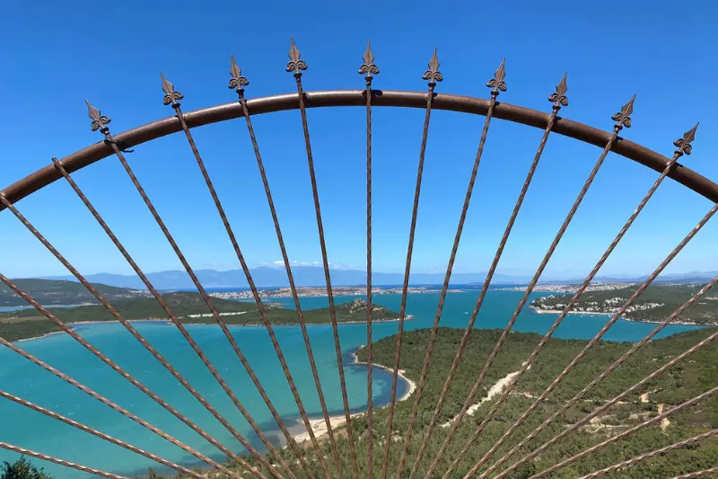 Ayvalık Şeytan Sofrası: Efsaneler, Manzara ve Zeytin Kokusu